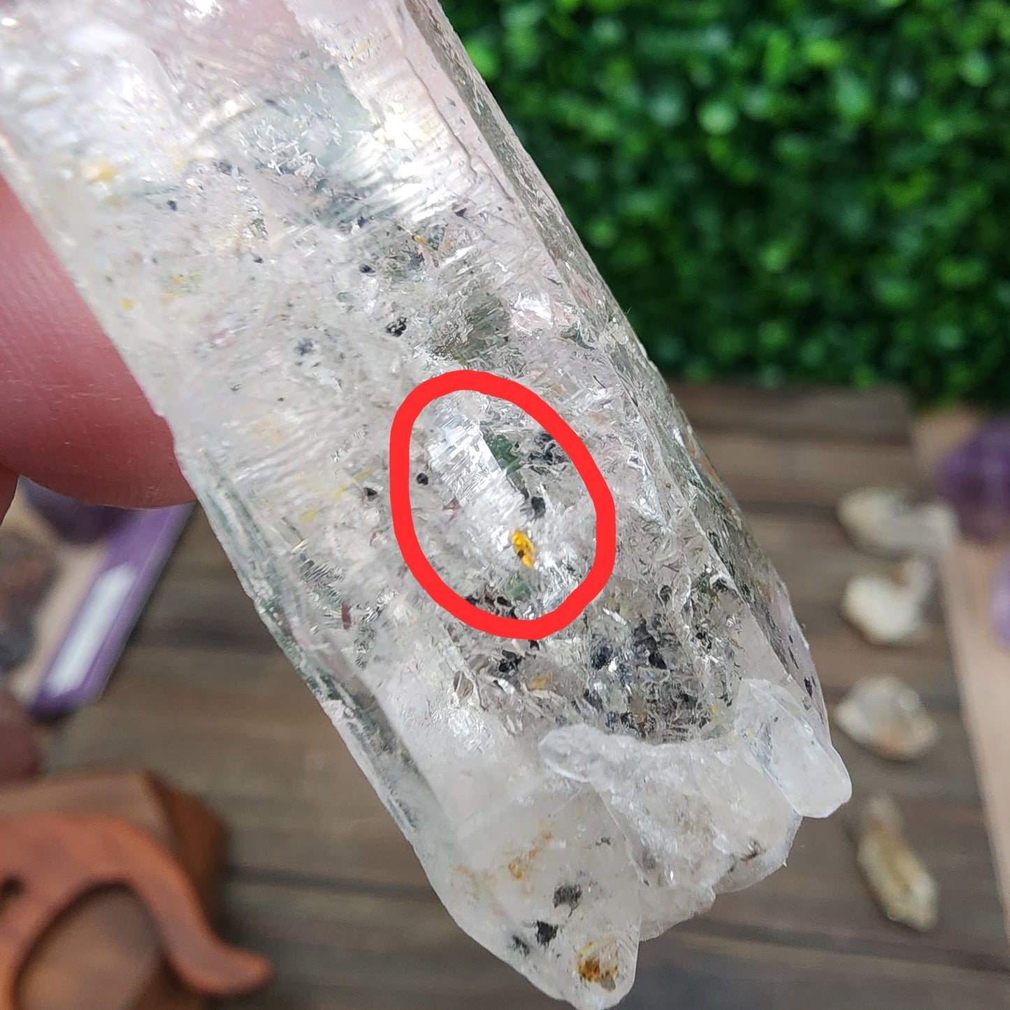 Petroleum Firefly Quartz 18.44g Specimen with Mobile Enhydro - UV Reactive