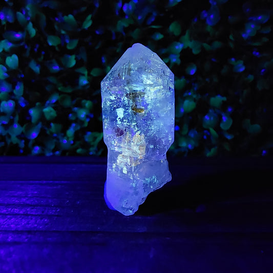 Petroleum Firefly Quartz 17.60g Specimen - Highly UV Reactive