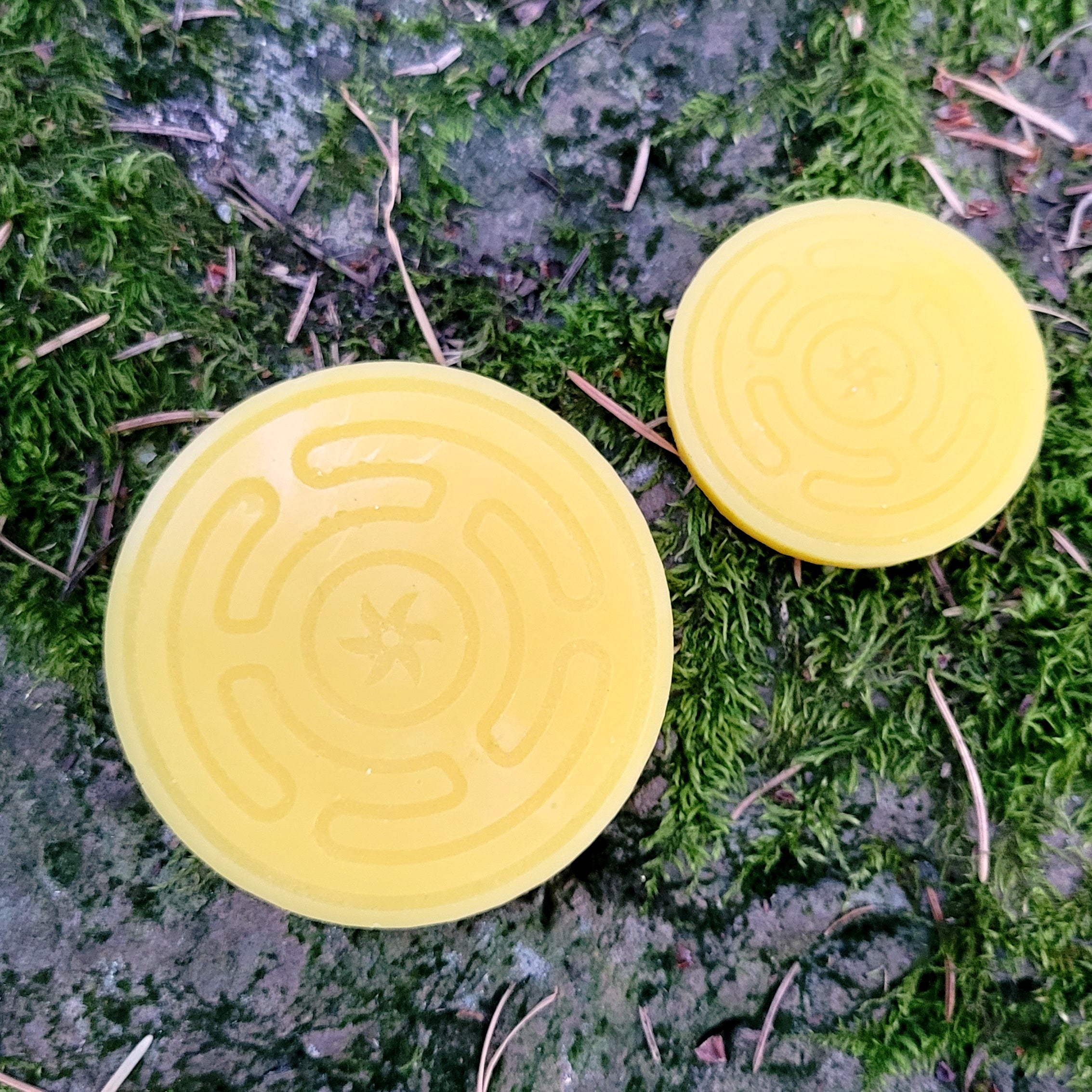 Beeswax Strophalos Discs (Hand-poured) – Thread & Stone Witchery